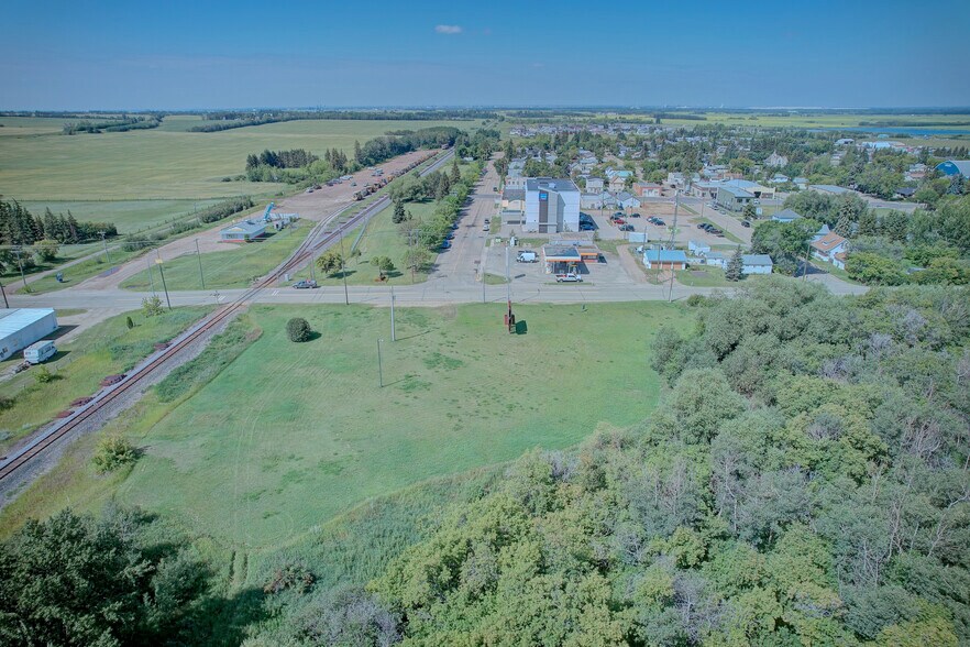 4703 47 St, Bruderheim, AB à vendre - Photo du bâtiment - Image 3 de 6