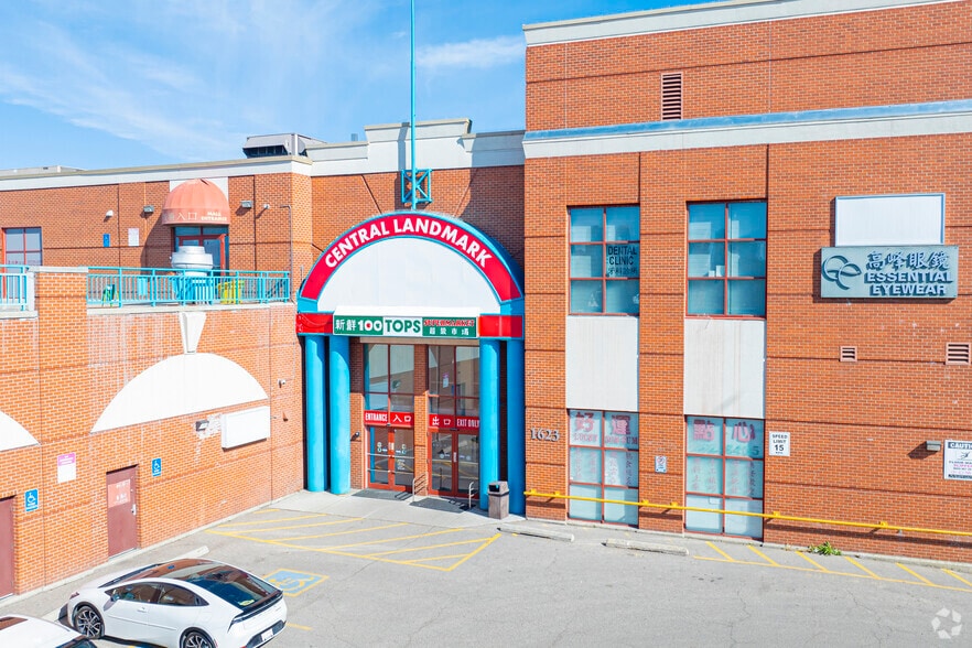 1623 Centre St NW, Calgary, AB à vendre - Photo principale - Image 1 de 5