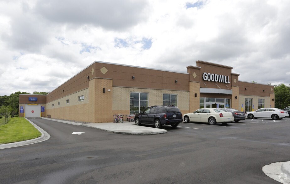 4333 Ball Rd NE, Circle Pines, MN for lease - Building Photo - Image 2 of 5