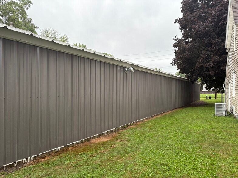 742 E 5th St, Mishawaka, IN à louer - Photo du bâtiment - Image 2 de 10