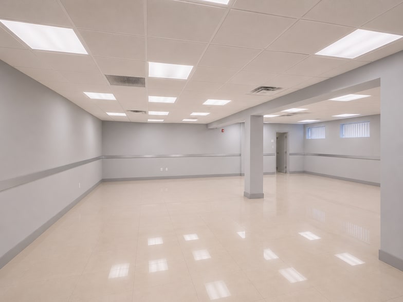 8476 SW 40th St, Miami, FL à louer - Photo du bâtiment - Image 2 de 28