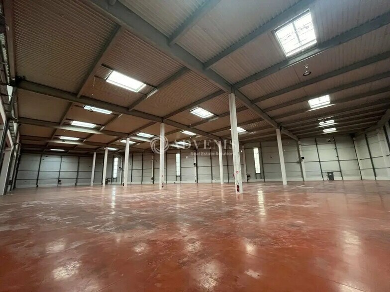 Industriel dans Romainville à louer - Photo du bâtiment - Image 3 de 11