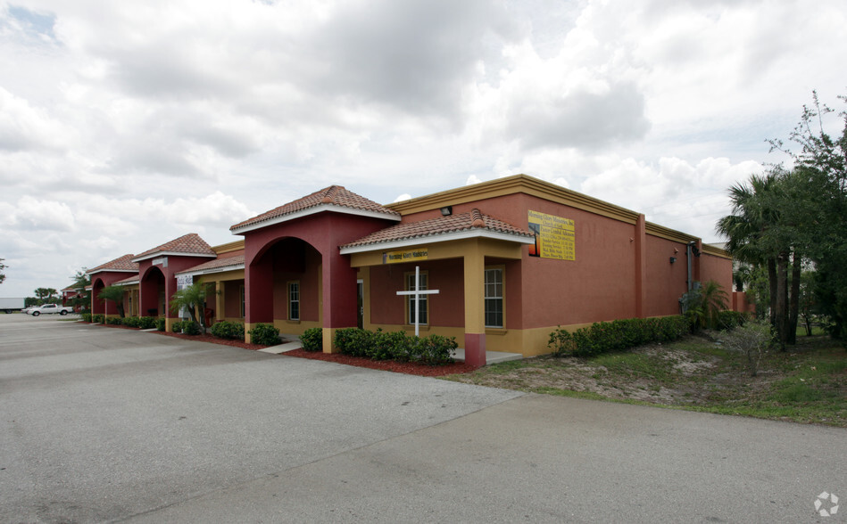 5598 8th St W, Lehigh Acres, FL for lease - Building Photo - Image 3 of 4