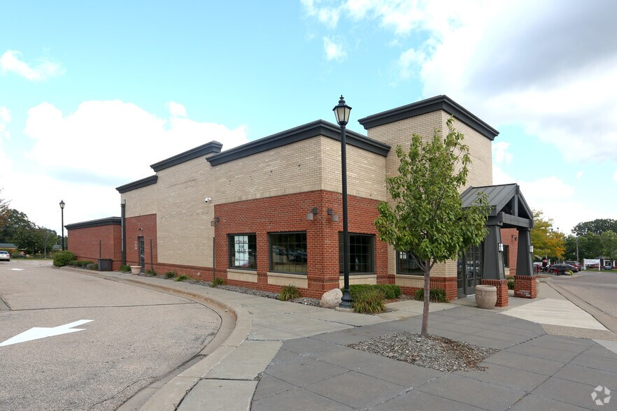2800 39th Ave NE, Saint Anthony, MN à louer - Photo du bâtiment - Image 2 de 4