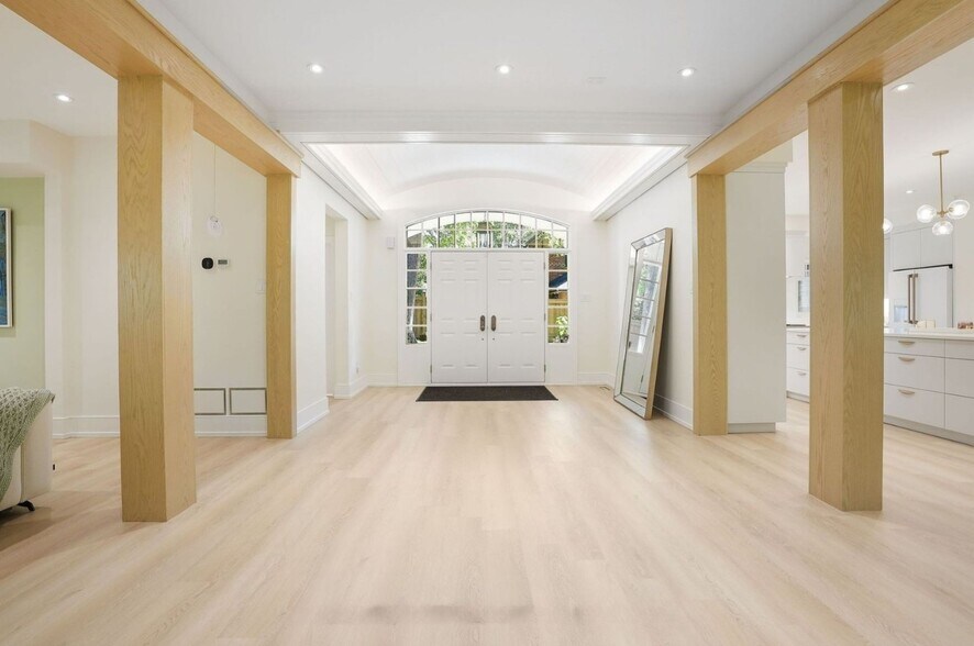 139 Mulcaster St, Barrie, ON à vendre - Photo intérieure - Image 2 de 7