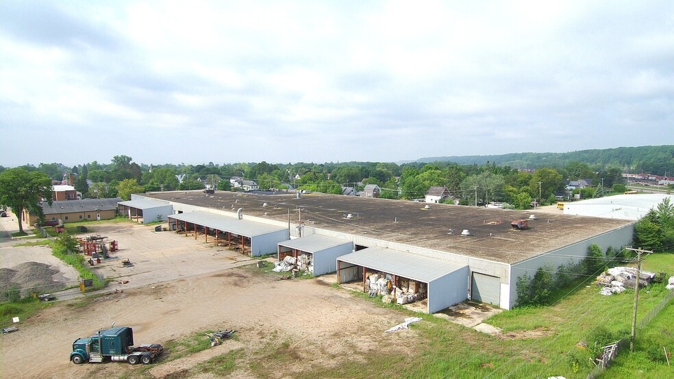 103 N 12 St, Gladstone, MI for sale - Building Photo - Image 2 of 18
