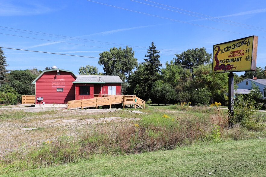 2246 W Coldwater Rd, Flint, MI for sale - Primary Photo - Image 1 of 9
