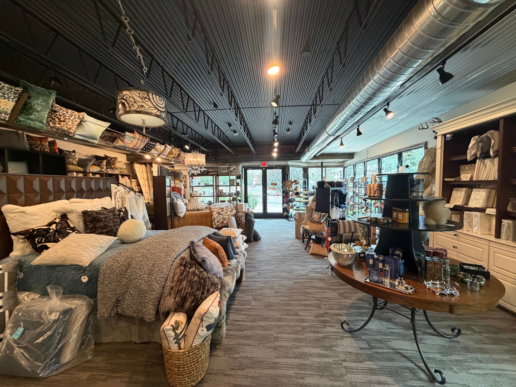 71 E Beaver Creek Pl, Avon, CO for lease Interior Photo- Image 1 of 6