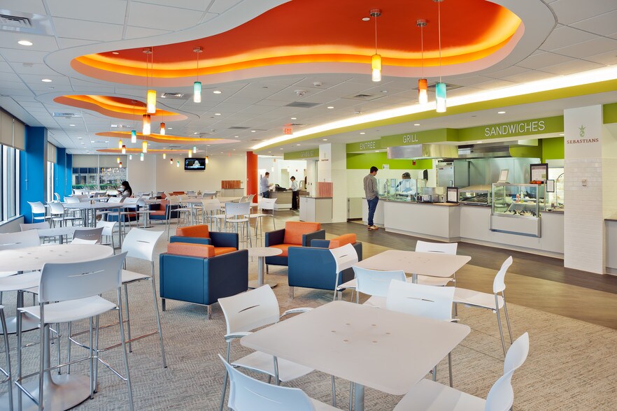 2 Heritage Dr, Quincy, MA for lease - Lobby - Image 2 of 15