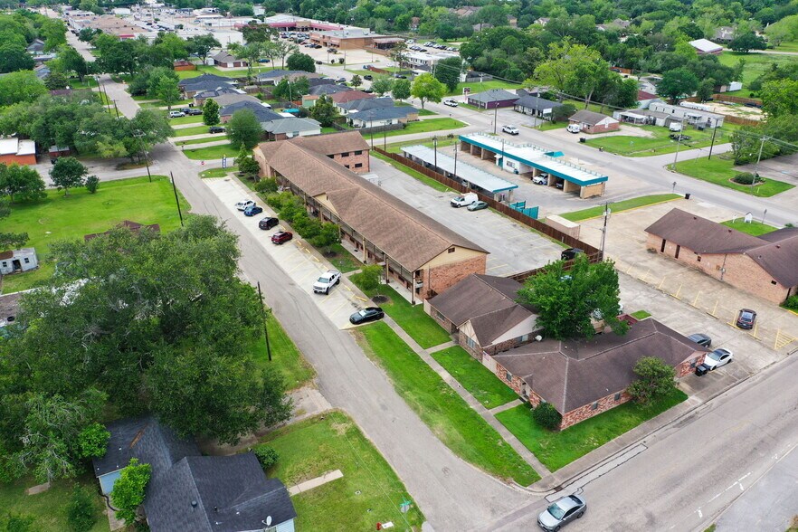 601 E Coombs St, Alvin, TX à vendre - Photo du bâtiment - Image 2 de 30
