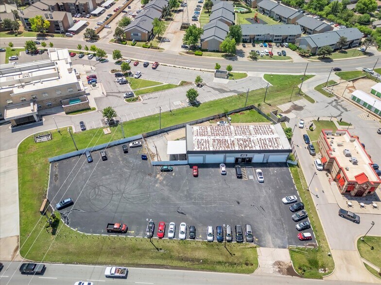 8020 NW Expressway St, Oklahoma City, OK à louer - Photo du bâtiment - Image 2 de 24