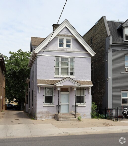 532 Dundas St, London, ON à vendre - Photo principale - Image 1 de 1