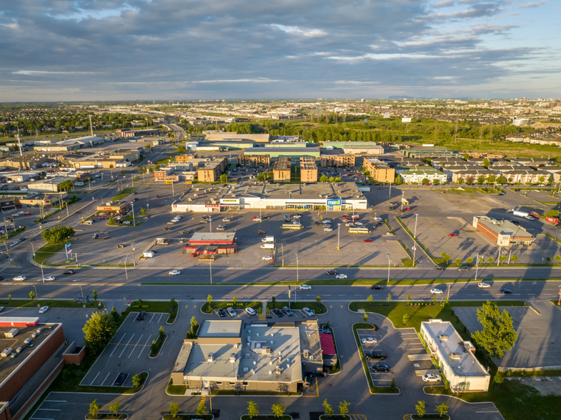 444 Boul Curé-Labelle, Laval, QC for lease - Aerial - Image 3 of 5