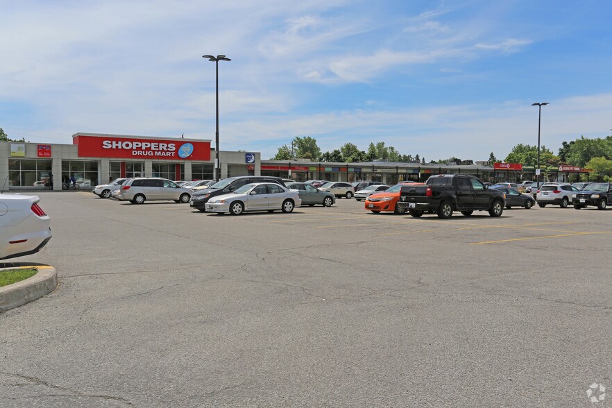 2965-3049 Kingston Rd, Toronto, ON à louer - Photo du bâtiment - Image 2 de 17