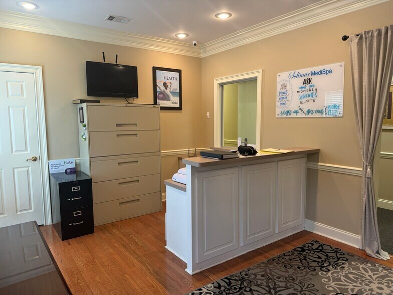 1003 Fernwood Dr, Milledgeville, GA for sale - Interior Photo - Image 3 of 11