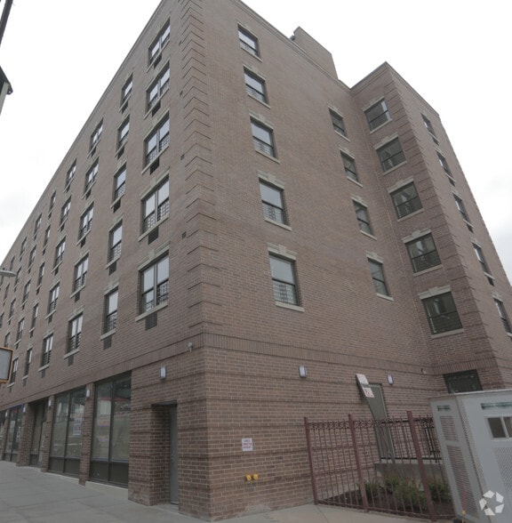 1668 Broadway, Brooklyn, NY for sale - Primary Photo - Image 1 of 5