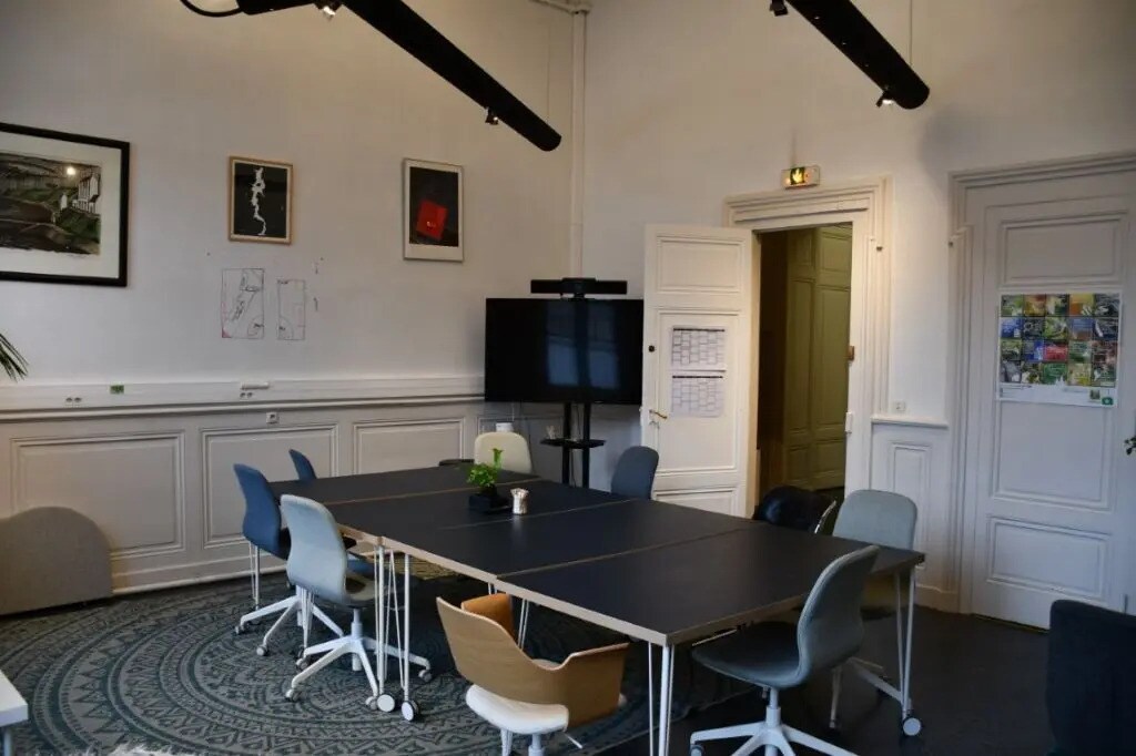 Office in Lyon for lease Interior Photo- Image 1 of 5