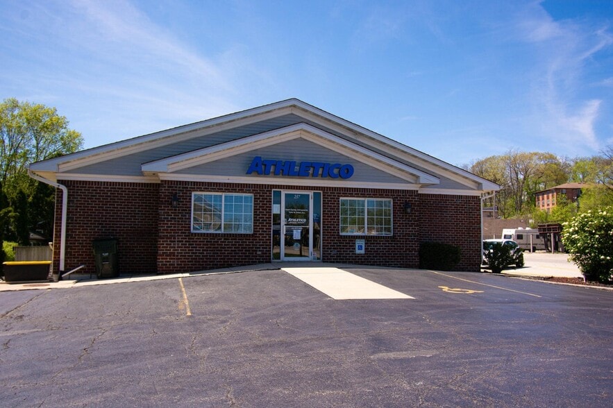 237 E Main St, Twin Lakes, WI for sale - Building Photo - Image 1 of 14