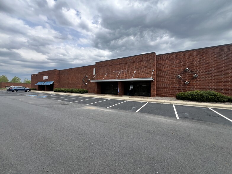 2575 Cobb International Blvd, Kennesaw, GA for lease - Building Photo - Image 2 of 30