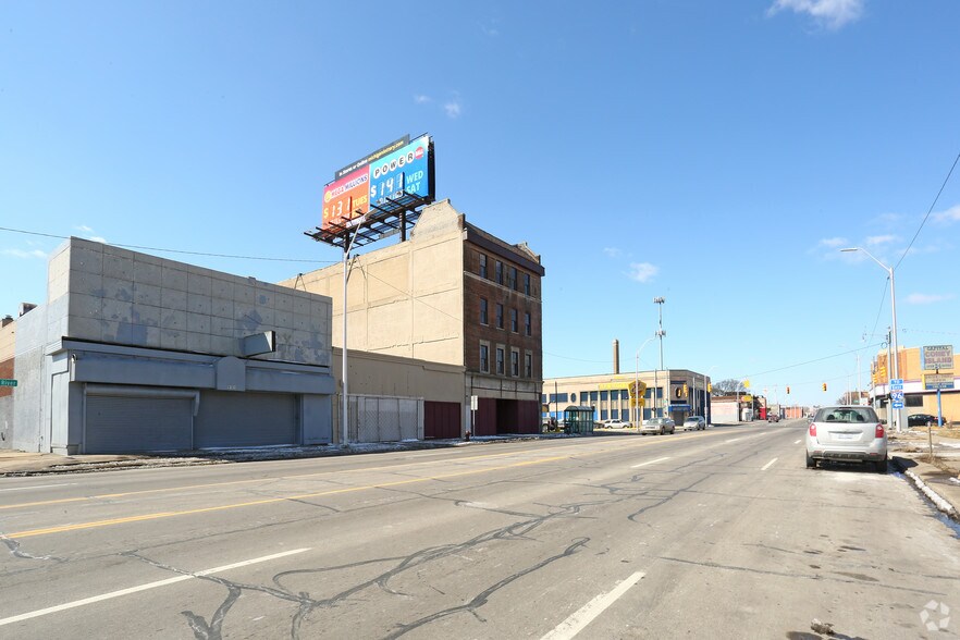 9111-9117 Grand River Ave, Detroit, MI à vendre - Photo du bâtiment - Image 2 de 3