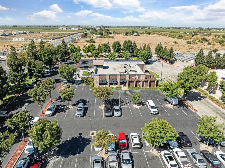 2715 W Kettleman Ln, Lodi, CA for sale - Building Photo - Image 3 of 8