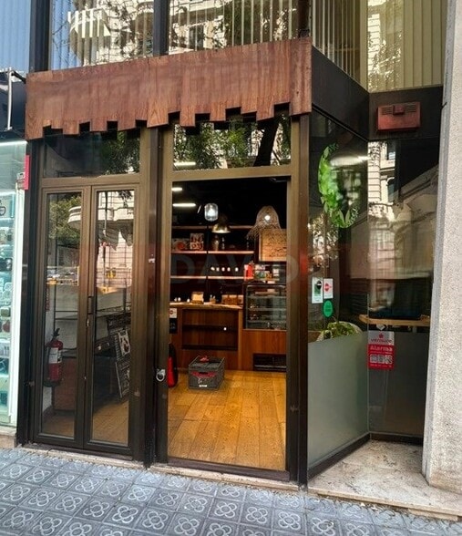 Retail in Barcelona, Barcelona for lease - Interior Photo - Image 3 of 5