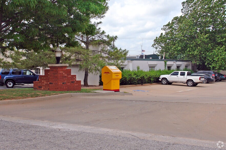 6431-6437 N Olie Ave, Oklahoma City, OK à louer - Photo du bâtiment - Image 3 de 6