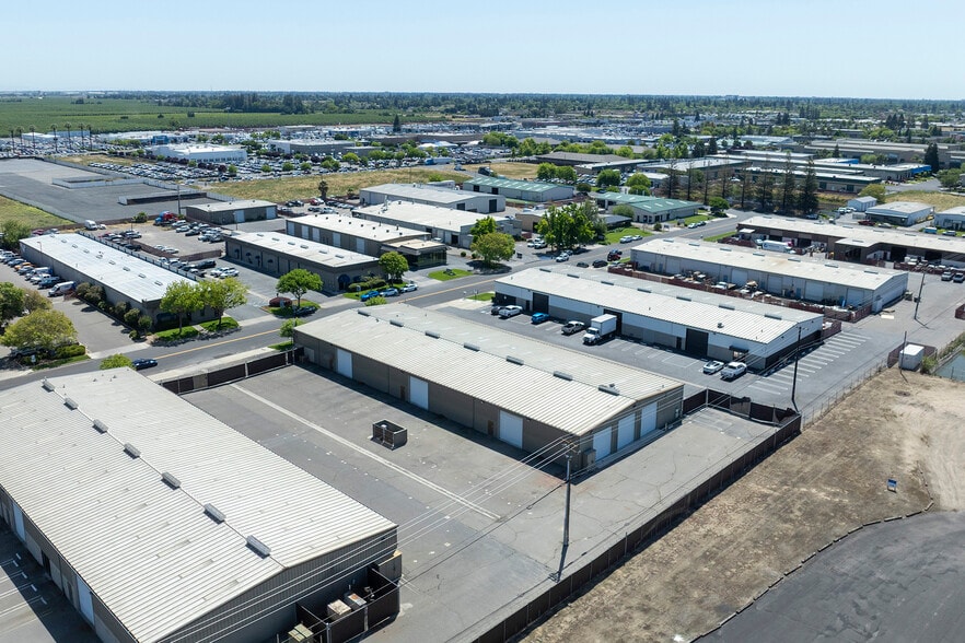 4825 Stratos Way, Modesto, CA for lease - Building Photo - Image 3 of 15