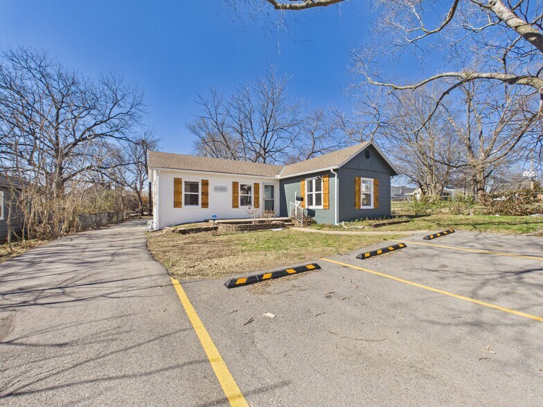 6310 Ash Ave, Raytown, MO à louer - Photo du bâtiment - Image 2 de 17