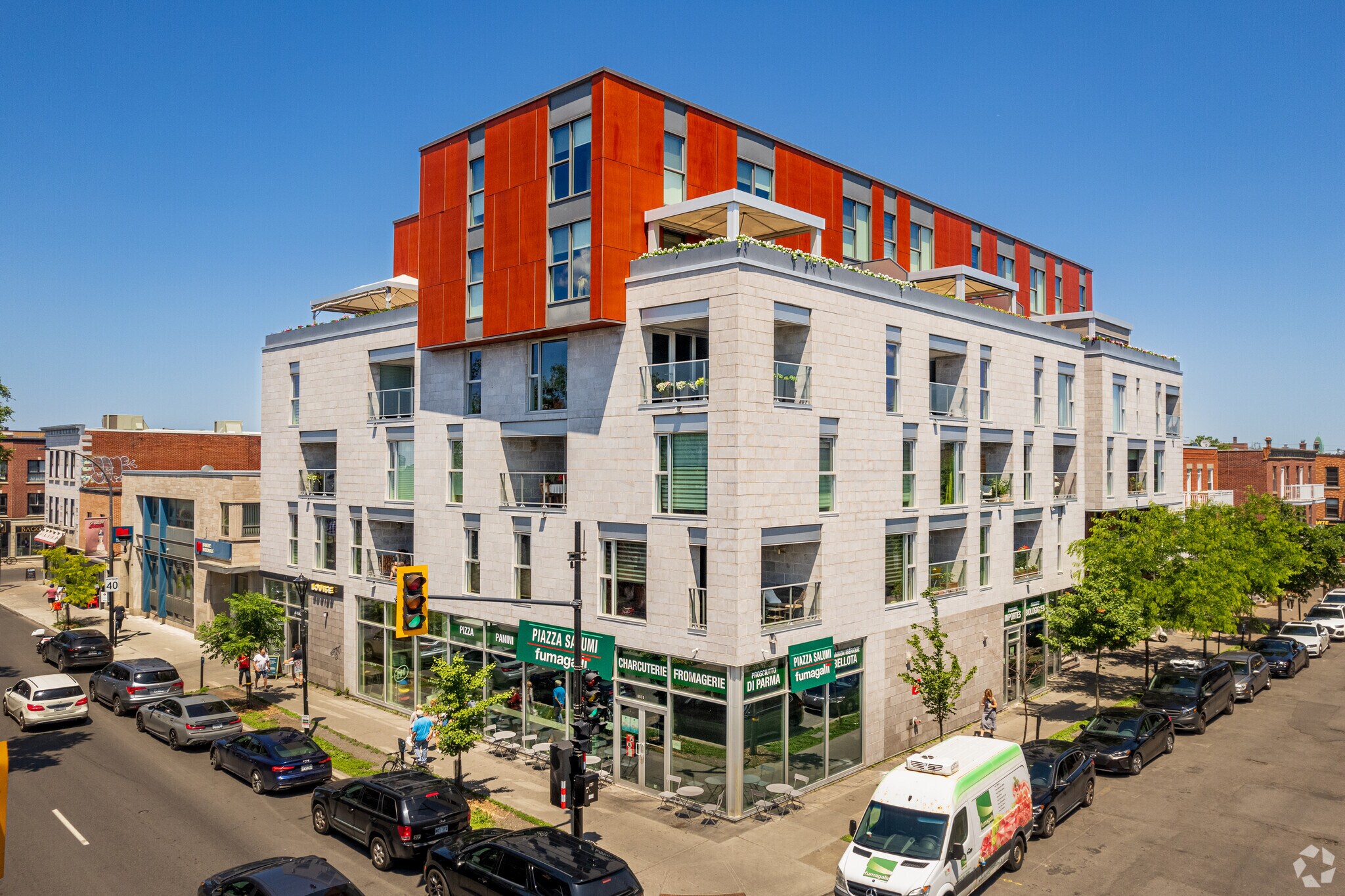 6833-6835 Boul Saint-Laurent, Montréal, QC for sale Primary Photo- Image 1 of 11