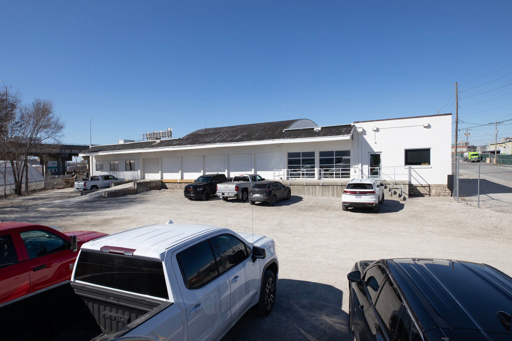 1405 Woodswether Rd, Kansas City, MO for lease Primary Photo- Image 1 of 8