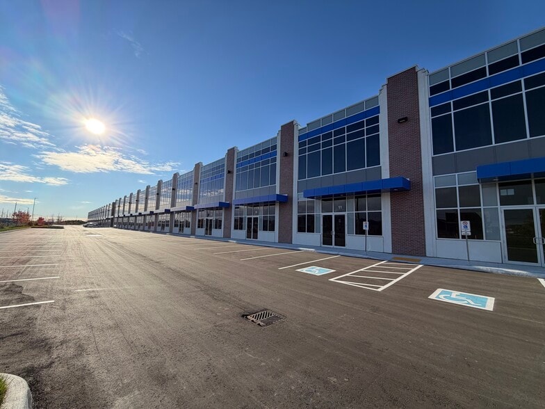 10910 Dixie Rd, Brampton, ON for lease - Building Photo - Image 2 of 7