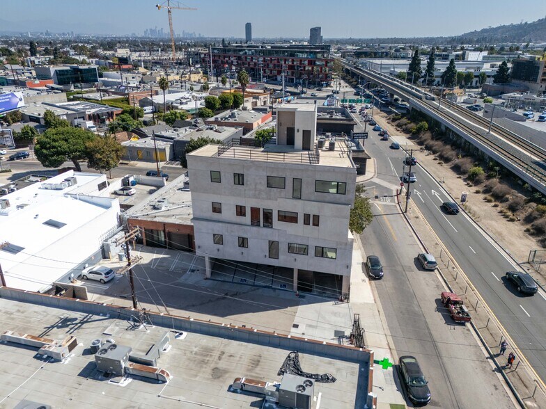 9005-9009 Exposition Blvd, Los Angeles, CA à louer - Photo du bâtiment - Image 2 de 9