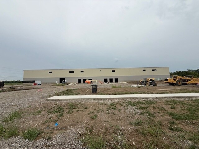 25940 Commerce Dr, Defiance, OH for lease - Building Photo - Image 2 of 5
