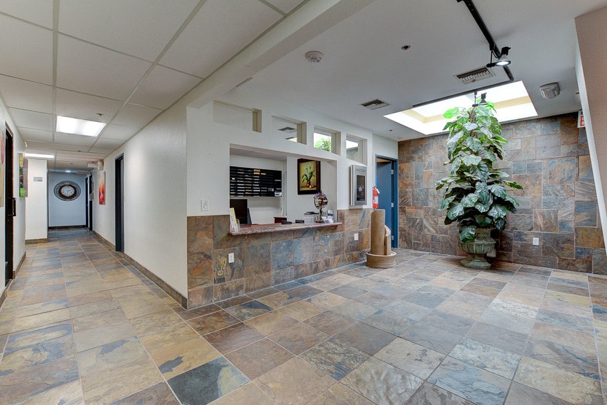 2400 N Tenaya Way, Las Vegas, NV for lease - Interior Photo - Image 3 of 35