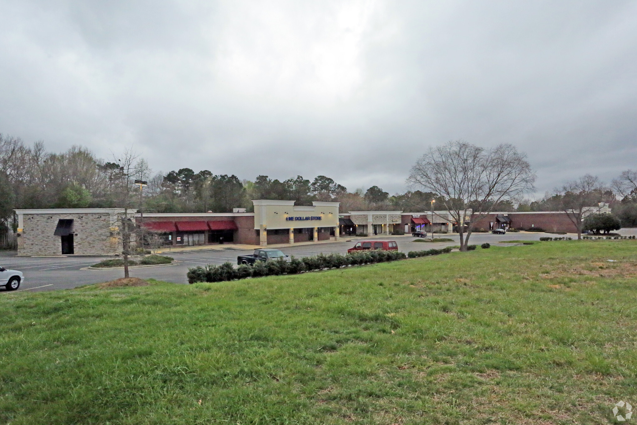 900-932 NE Maynard Rd, Cary, NC for sale Primary Photo- Image 1 of 1