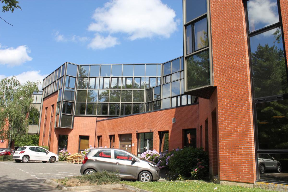 Bureau dans Montigny-le-Bretonneux à louer Photo du bâtiment- Image 1 de 7