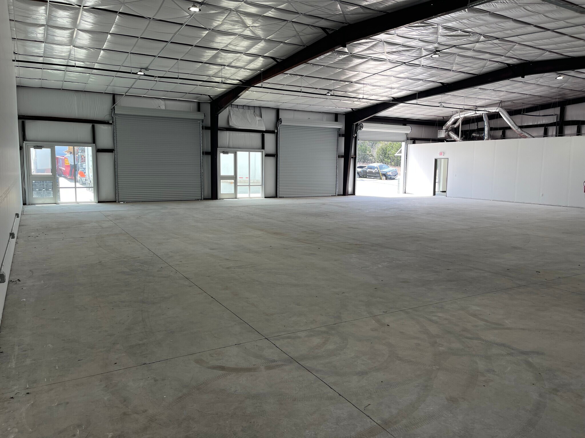 121 CR 423, Spicewood, TX for lease Interior Photo- Image 1 of 10