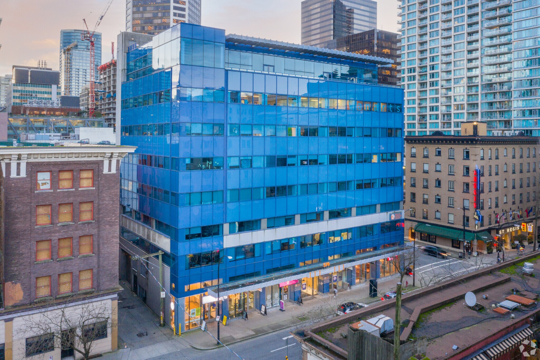 570 Dunsmuir St, Vancouver, BC à louer Photo du bâtiment- Image 1 de 8
