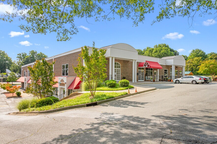 710 Coliseum Dr, Winston-Salem, NC à louer - Photo du bâtiment - Image 3 de 6