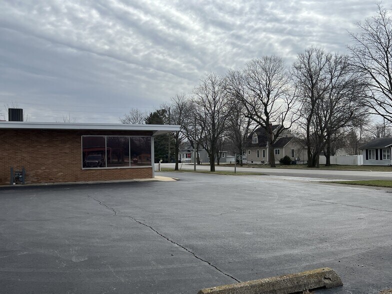 103 E 3rd St, Aroma Park, IL à vendre - Photo du bâtiment - Image 3 de 24