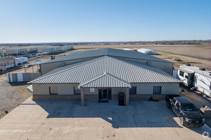 969 Pikes Peak Rd, Chickasha, OK à vendre - Photo du bâtiment - Image 3 de 26