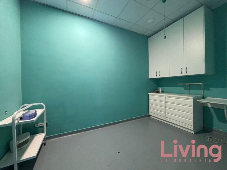 Office/Retail in Alcalá de Henares, Madrid for lease - Building Photo - Image 3 of 3