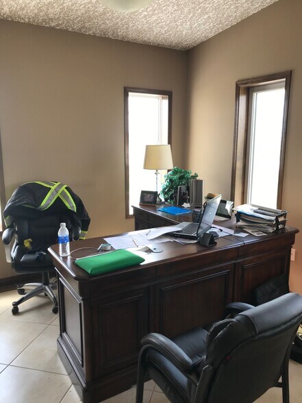 12404 111 Av, Grande Prairie, AB à vendre - Photo du bâtiment - Image 2 de 14