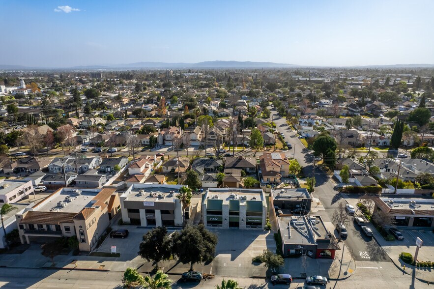 310 E Foothill Blvd, Arcadia, CA à vendre - Aérien - Image 3 de 15