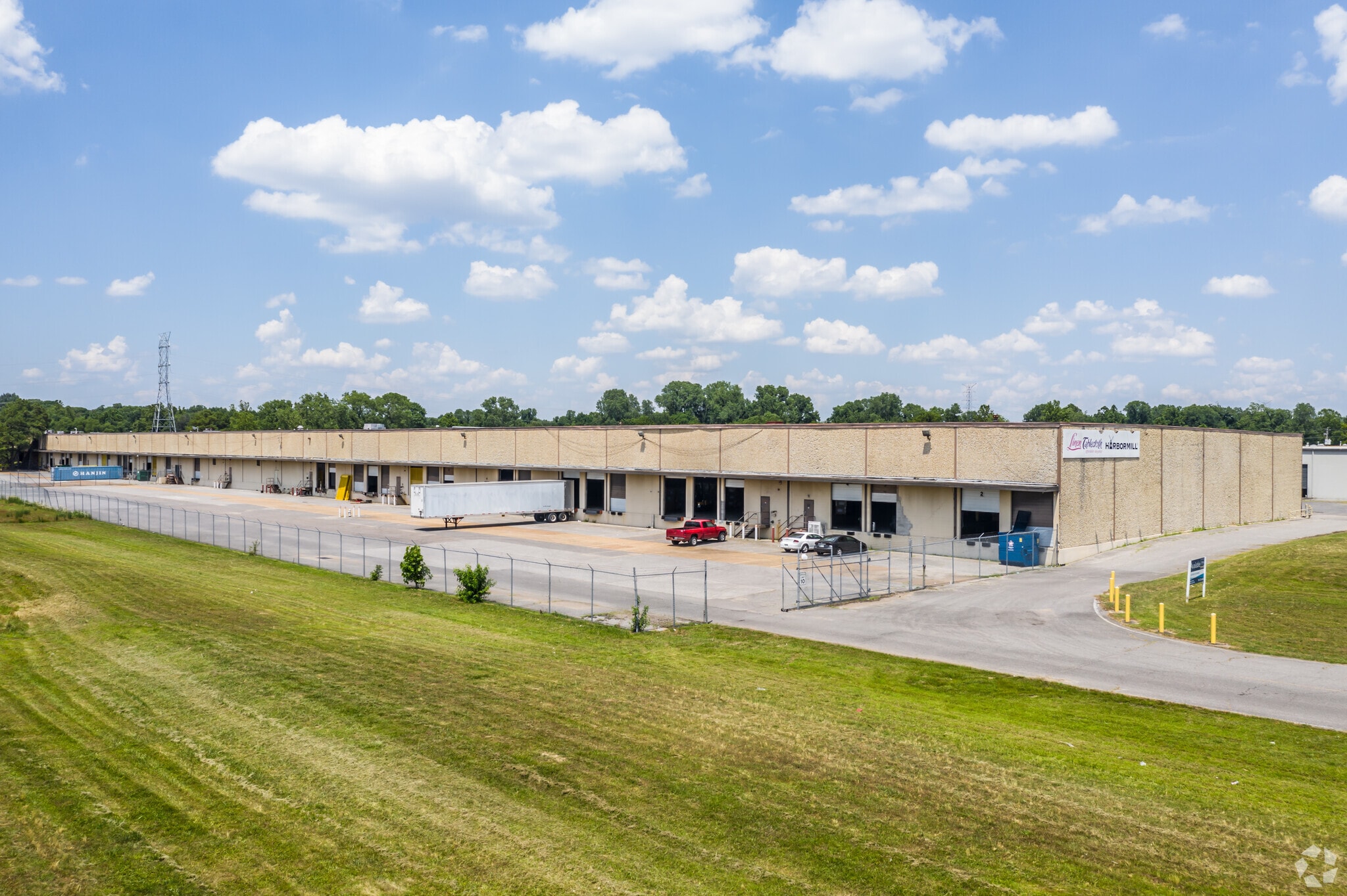 2900 Datsun Dr, Memphis, TN for lease Building Photo- Image 1 of 23