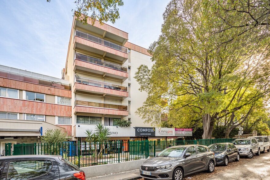 Office/Retail in Marseille for lease - Primary Photo - Image 1 of 7