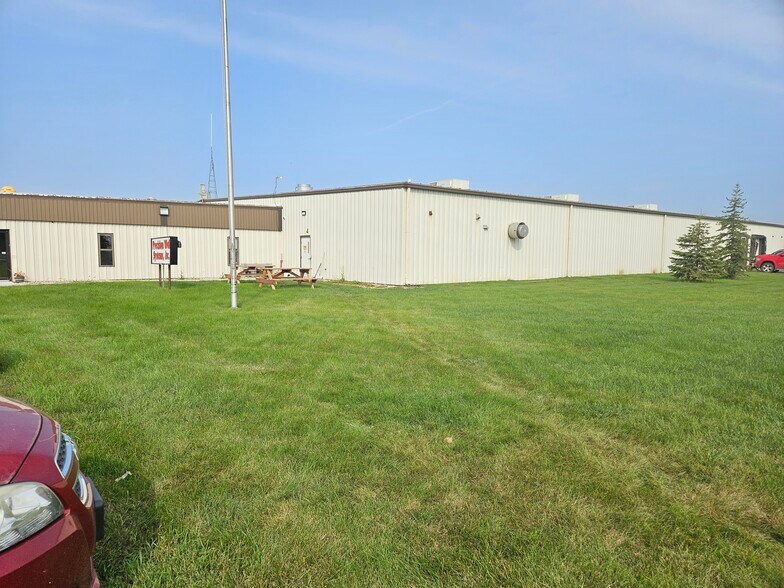 102 Vander Horck St, Britton, SD à vendre - Photo du bâtiment - Image 3 de 10