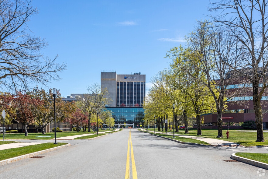 700 District Ave, Burlington, MA for lease - Building Photo - Image 2 of 6
