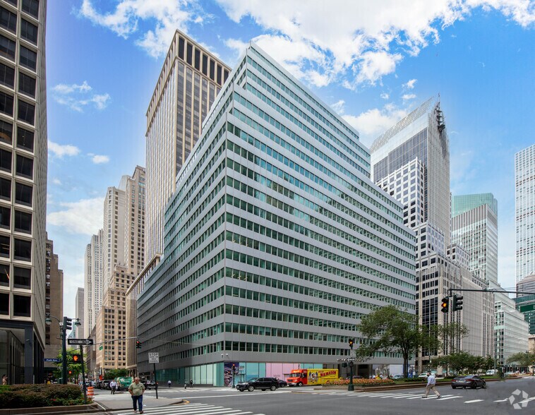 300 Park Ave, New York, NY à louer - Photo du bâtiment - Image 2 de 14